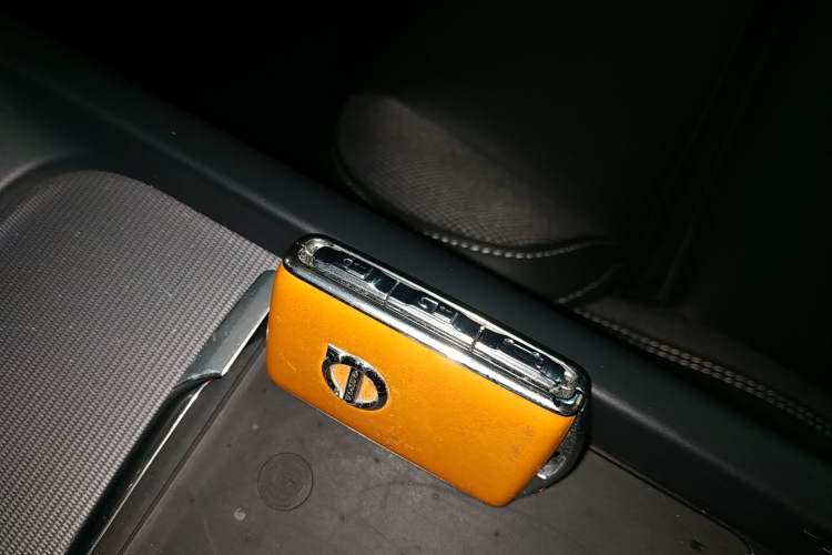 Used Volvo XC60 New Energy 2021 T8 E-Drive Hybrid Smart & Dynamic Edition