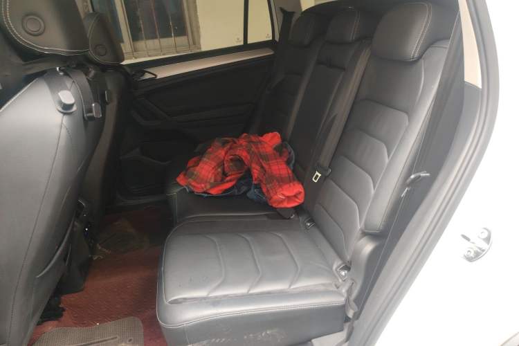 Used Volkswagen Tiguan L 2017 380TSI Automatic All-Wheel-Drive Luxury Edition Left Rear Seat