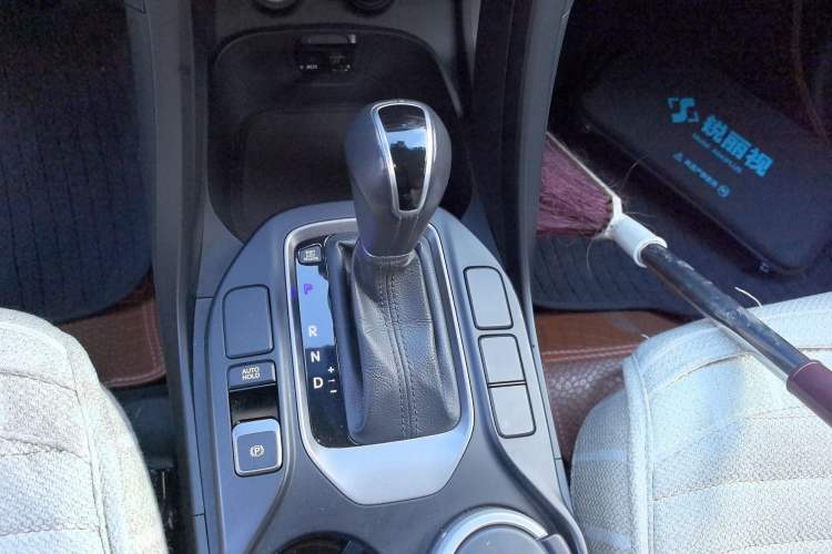 Used Hyundai Santa Fe 2013 Revised Version 2.4L Automatic All-Wheel Drive Smart Type Gear Lever