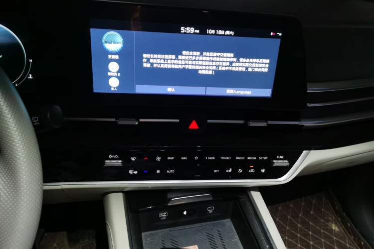 Used Kia Sportage (Chinese Domestic Model) 2023 1.5T Two-Wheel Drive Prestige Edition Audio And AC Panel