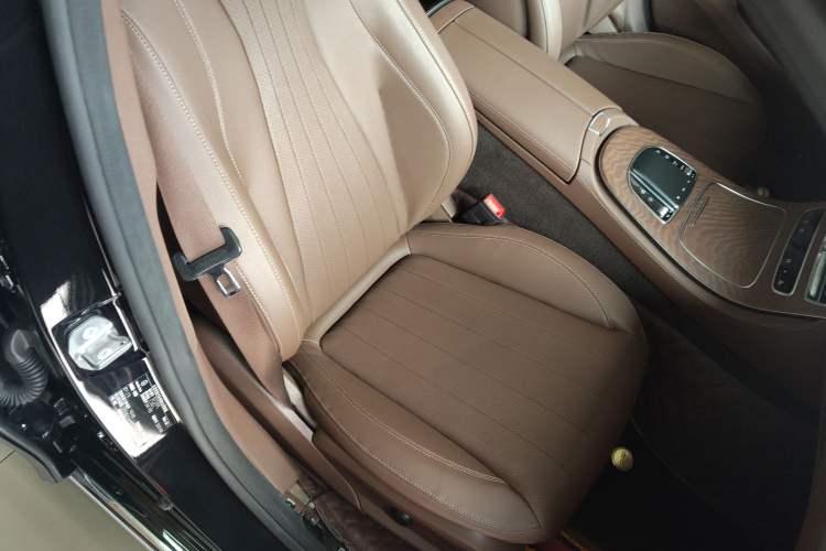 Used Mercedes-Benz E-Class 2023 Updated E 300 L Luxury Edition Right Front Seat