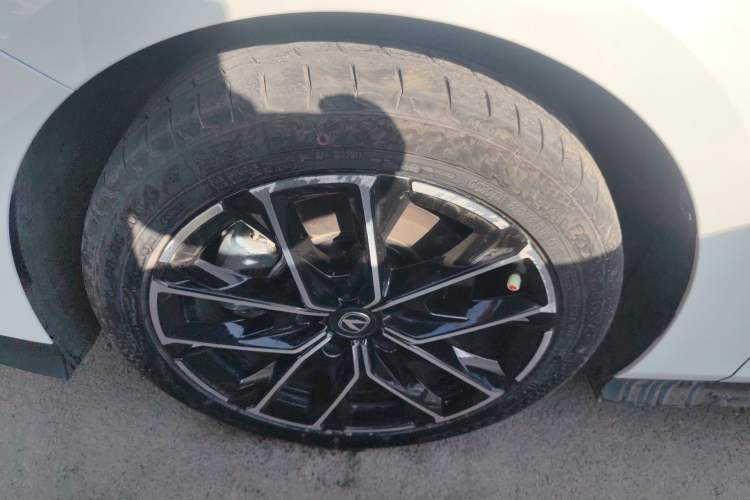 Used CHANGAN UNI-V iDD 2024 Blue Whale Smart Electric iDD 136km ZhiKu Model
