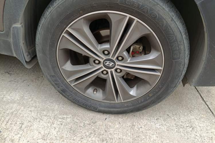 Used Hyundai ix25 2015 1.6L Automatic Two-Wheel Drive Smart GLS Trim Right Front Wheel Hub