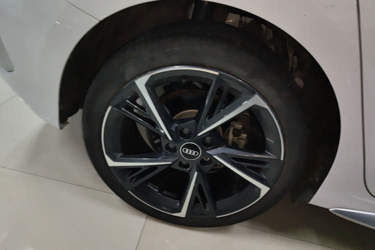 Used Audi A3 2021 Sportback 35 TFSI Fashionable Sports Model Right Rear Wheel Hub