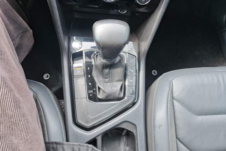 Used Volkswagen Tiguan L 2019 330TSI Automatic Two-Wheel Drive Smart Luxury Version China VI Standard Gear Lever