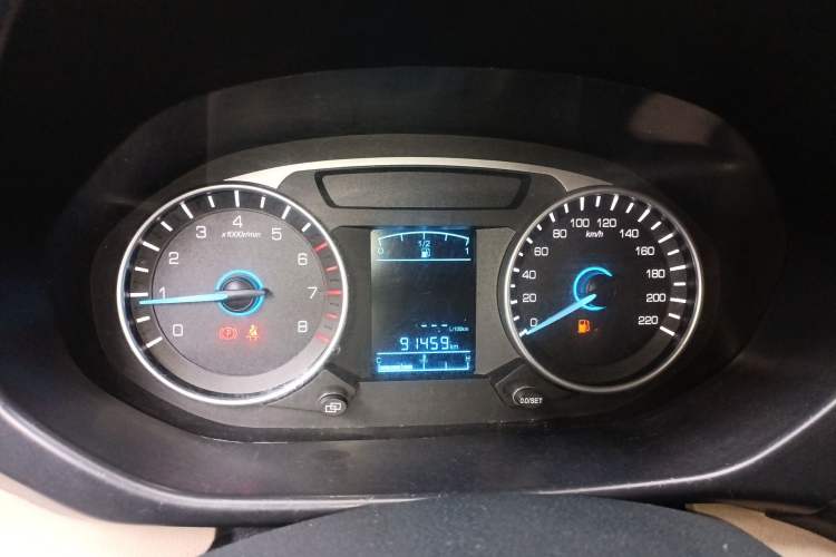 Used FAW Yingzhi 737 2015 1.5L Manual Deluxe Navigation Version
