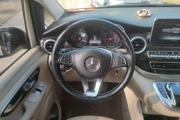 Used Mercedes-Benz V-Class 2017 V 260 Avantgarde Edition
