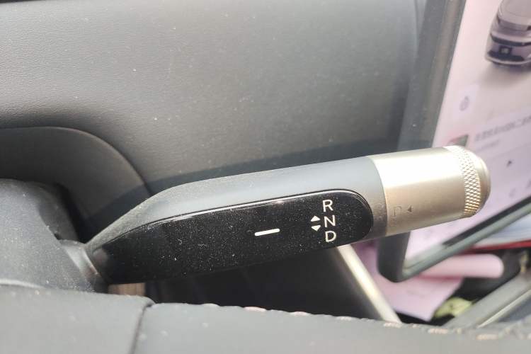 Used ONVO Luxeed L90 2025 Model—Max Six-Seater Version Gear Lever