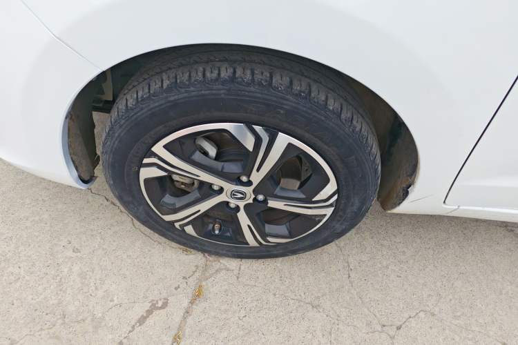 Used CHANGAN Benni E-Star 2022 Qingxin Edition Colorful Model Lithium-NMC Left Front Wheel Hub