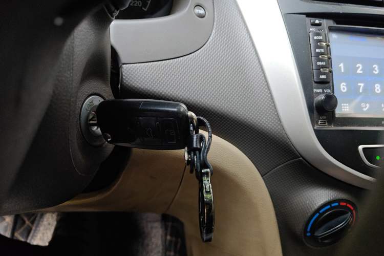 Used Hyundai Verna (older generation) 2010 Sedan 1.4L Automatic Comfort Model GS Vehicle Key