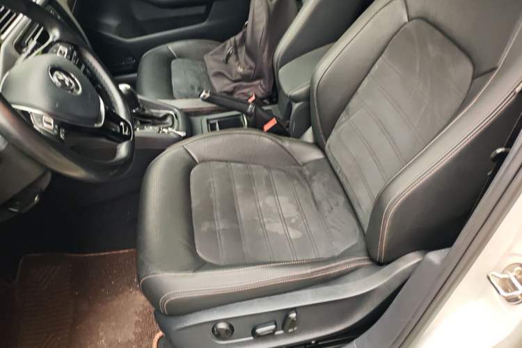 Used Volkswagen Sagitar 2015 230TSI Automatic Luxury Model Left Front Seat