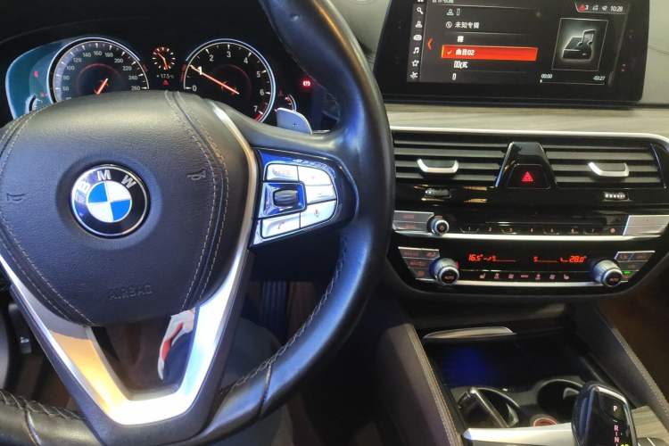 Used BMW 5 Series 2018 Revised Version 530Li Leading Edition Luxury Package Center Console