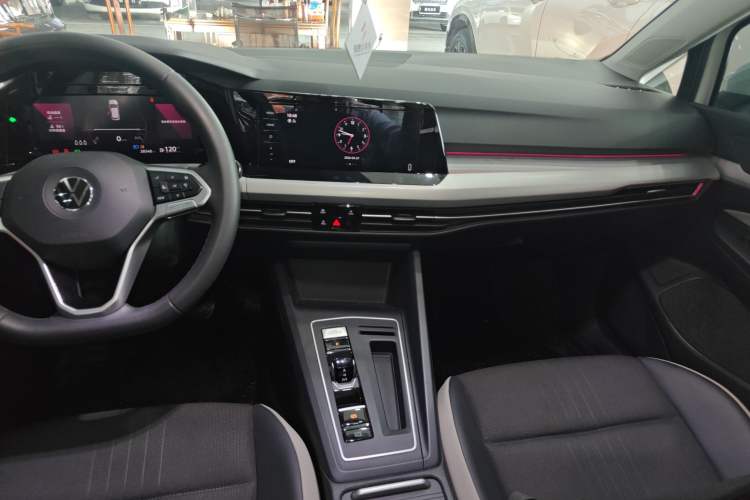 Used Volkswagen Golf 2023 Facelift 280TSI DSG Pro Audio And AC Panel