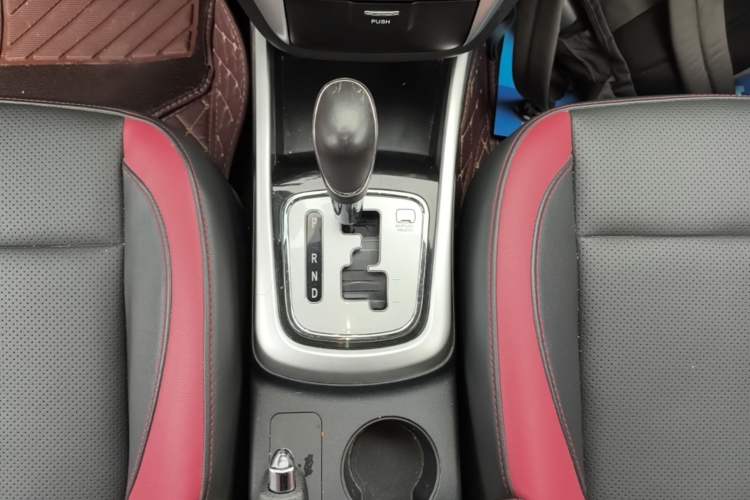 Used CHANGAN Eado 2013 1.6L Automatic ZhiKu Model China IV Standard Gear Lever