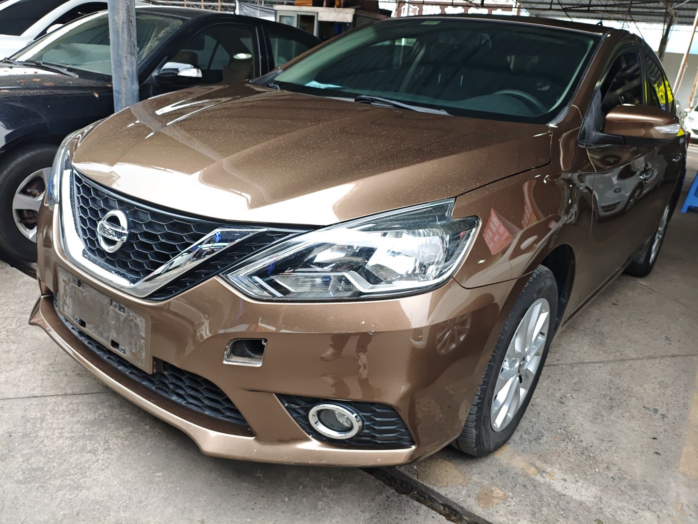 تحت مقدمة السيارة