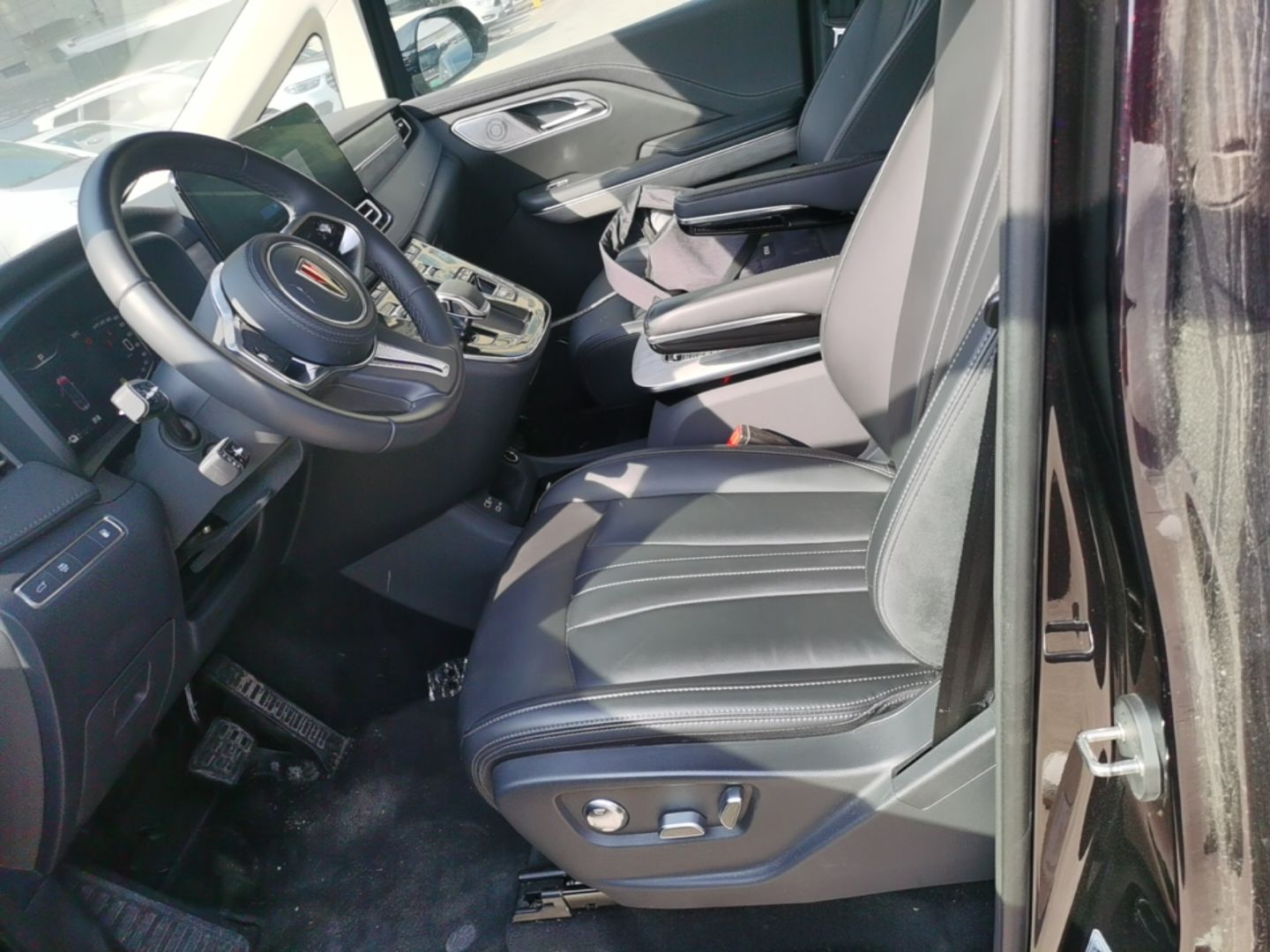 Hongqi HQ9 PHEV 2024 2.0T Four-Wheel Drive Business Edition — снимка 17