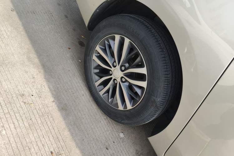 Used Buick GL8 2023 ES Lu Zun Deluxe Model Right Rear Wheel Hub