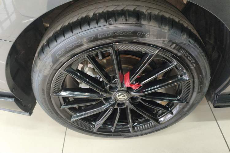 Used CHANGAN UNI-V 2023 1.5T Sport Edition Right Rear Wheel Hub