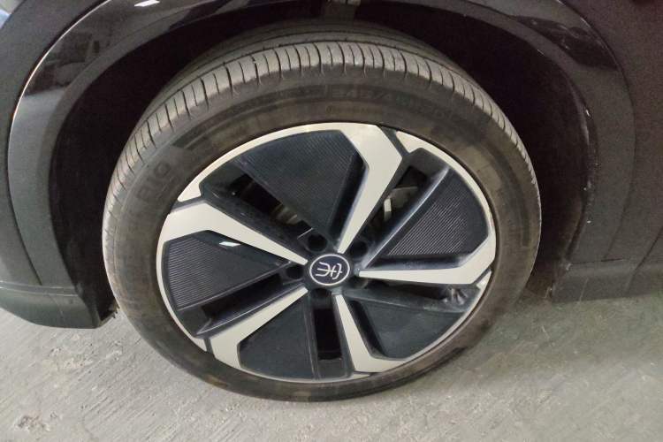 Used BYD Song L EV 2025 Intelligent Driving Version 662 km LiDAR Excellence Edition
