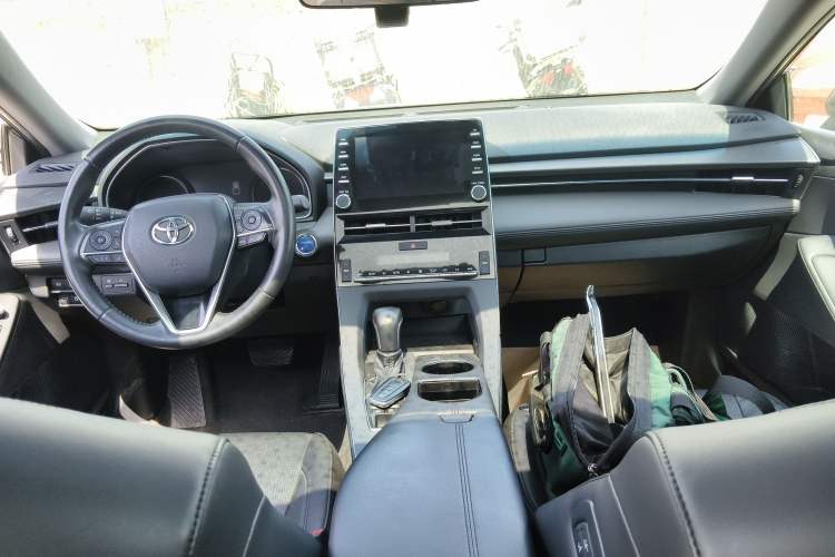 Used Toyota Avalon 2019 Dual-Engine 2.5L Luxury Edition China VI Standard Center Console