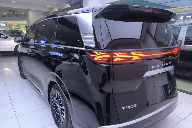 Used Denza D9 2022 EV 600 Four-Wheel Drive Prestige Model