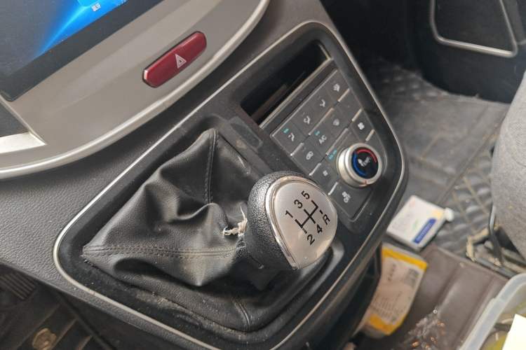 Used JAC Refine M4 2019 Business & Travel Series 2.0L Manual Speed Delivery Version China V Standard
