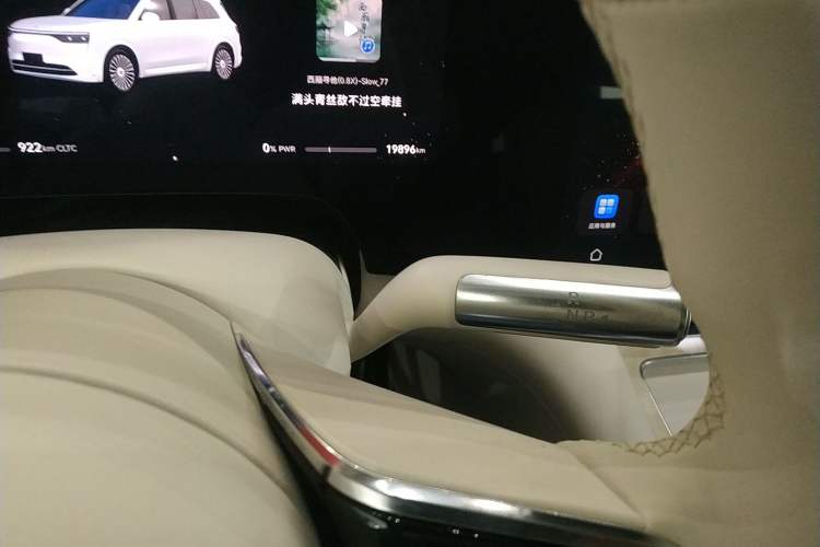 Used Hima AITO M8 2025 Extended-Range Ultra Version 53.4 kWh 6-Seater Edition Gear Lever