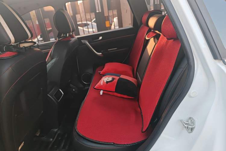 Used Haval H6 2015 Sport Edition 1.5T Automatic Two-Wheel Drive Luxury Model Interior 4