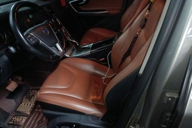 Used Volvo S60 2014 S60L 2.0T Zhiyuan Edition
