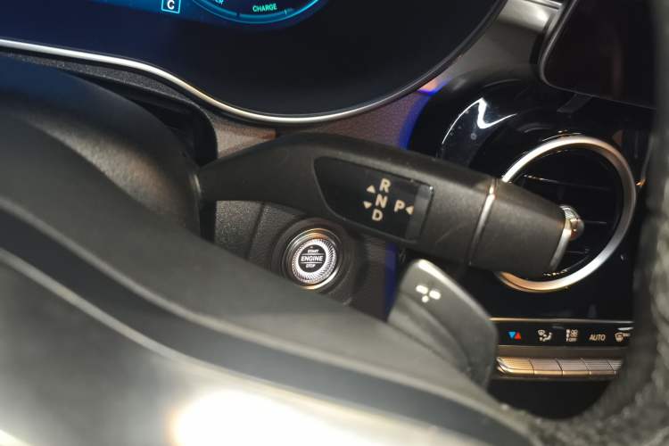 Used Mercedes-Benz C-Class 2020 Restyled C 260 Sport Edition Gear Lever