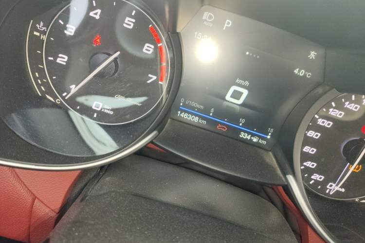 Used Alfa Romeo Giulia 2017 2.0T 280HP Luxury Edition Odometer Close Up