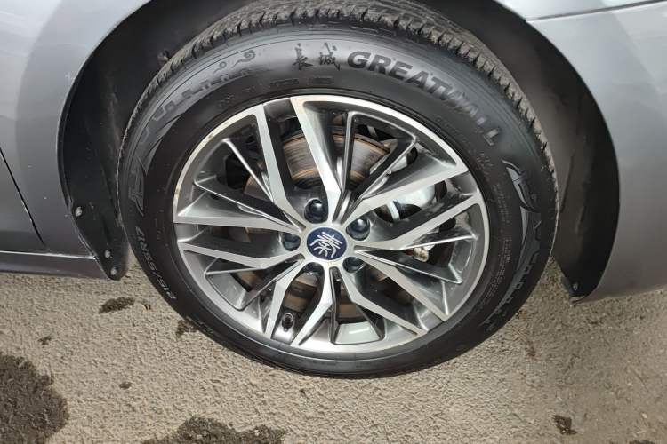 Used BYD Qin PLUS 2021 EV 500KM Luxury Model Right Front Wheel Hub