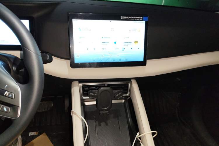 Used BYD Yuan UP 2025 Intelligent Driving Version 401 KM Dynamic Edition Audio And AC Panel