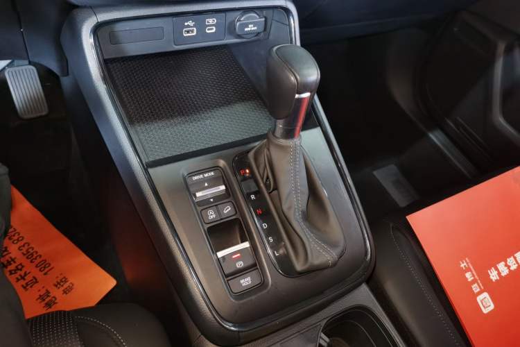 Used Honda Breeze 2023 240TURBO Two-Wheel-Drive Luxury PRO 7-Seater Gear Lever