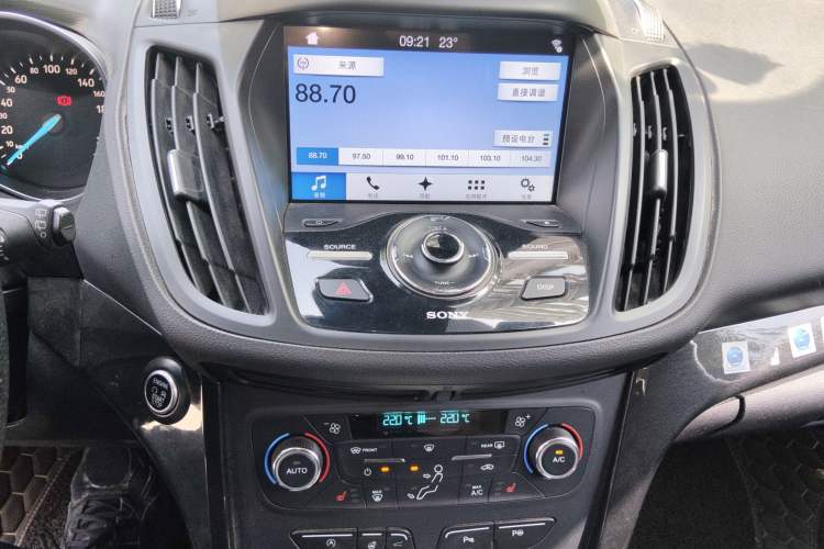 Used Ford Kuga 2017 EcoBoost 180 Four-Wheel Drive Titanium Edition Audio And AC Panel