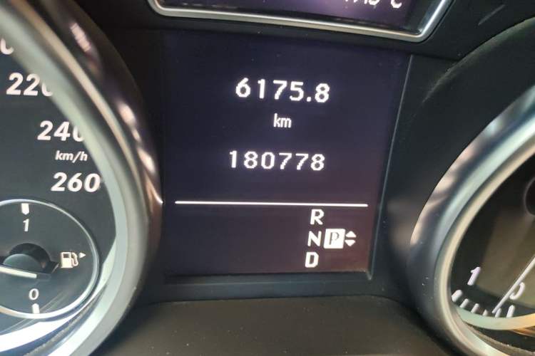 Used Mercedes-Benz M-Class 2012 ML 350 Sport Edition Odometer Close Up