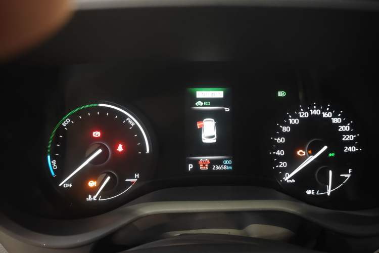 Used Toyota Sienna 2023 2.5L Hybrid Deluxe Edition
