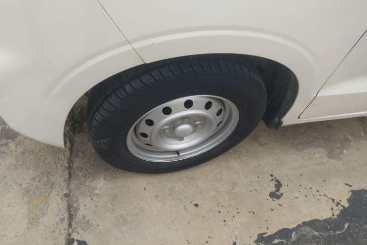 Used Wuling Hongguang V 2022 1.5L Jingqu Version Hydraulic Power Steering LAR Left Front Wheel Hub