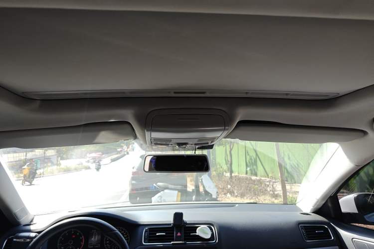 Used Volkswagen Sagitar 2014 1.4TSI Automatic Luxury Model Headliner