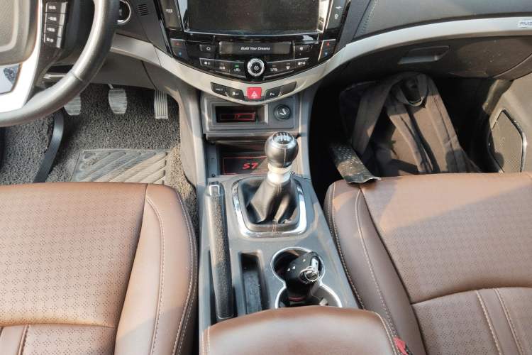 Used BYD S7 2015 1.5T Manual Luxury Model Gear Lever