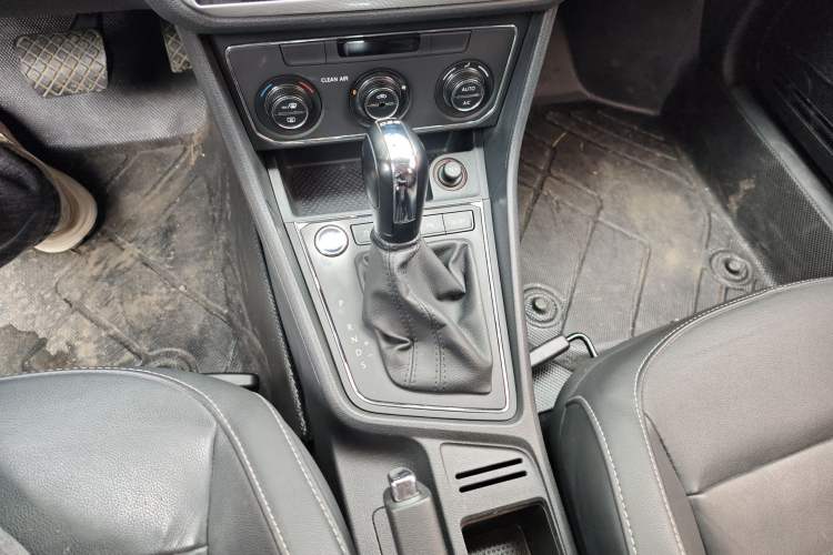 Used Volkswagen Gran Lavida 2017 180TSI DSG Comfort Edition Gear Lever
