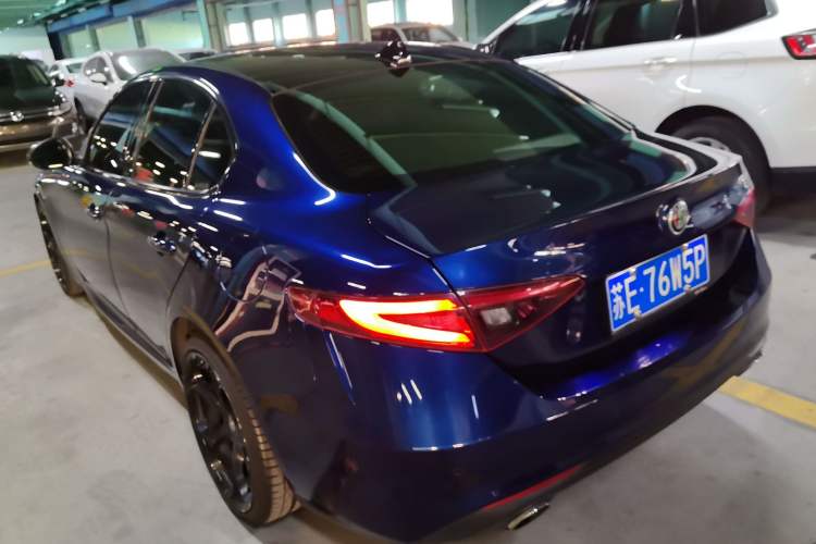 Used Alfa Romeo Giulia 2017 2.0T 280HP Luxury Edition
