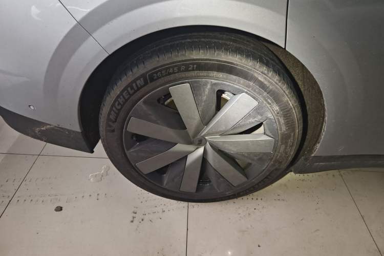 Used Li Auto i6 2025 Model Four-Wheel-Drive Standard Type