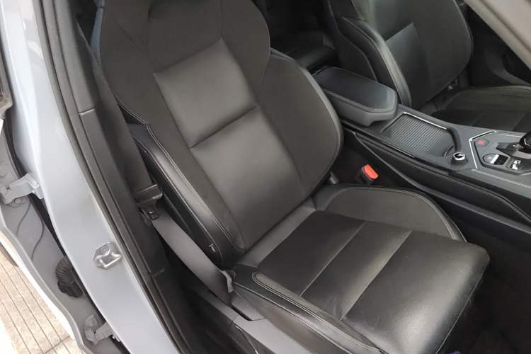 Used Lynk & Co 01 2023 1.5TD EM-F PM Right Front Seat