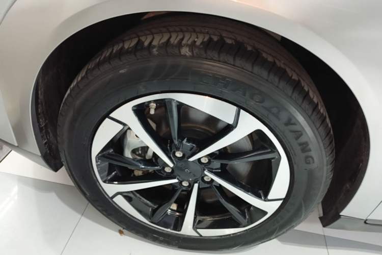 Used AION Y 2023 Plus 510 Smart Edition Left Front Wheel Hub