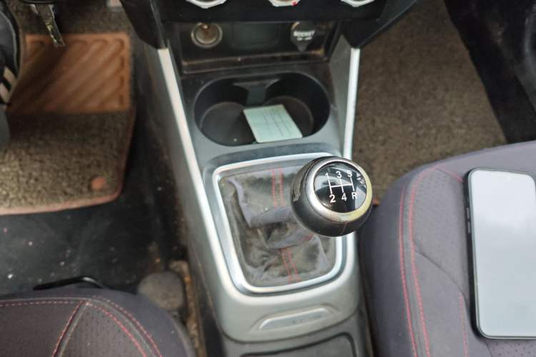 Used Brilliance V3 2015 1.5L Manual Base Version Gear Lever