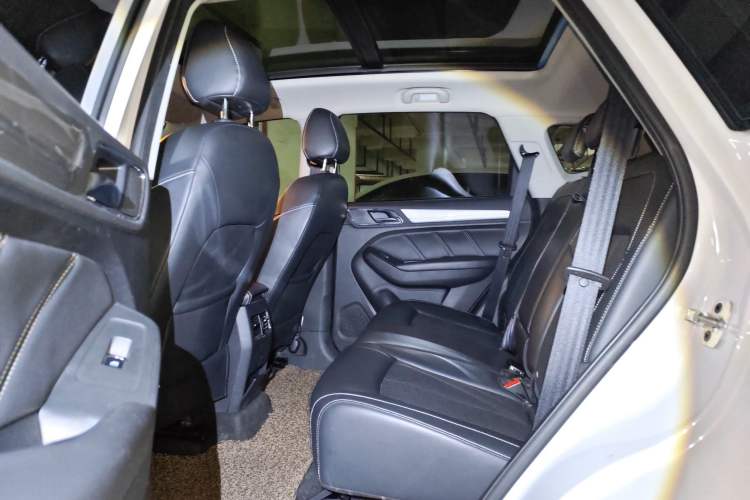 Used Roewe RX5 New Energy 2017 eRX5 50T Hybrid Connected Prestige Flagship Edition
