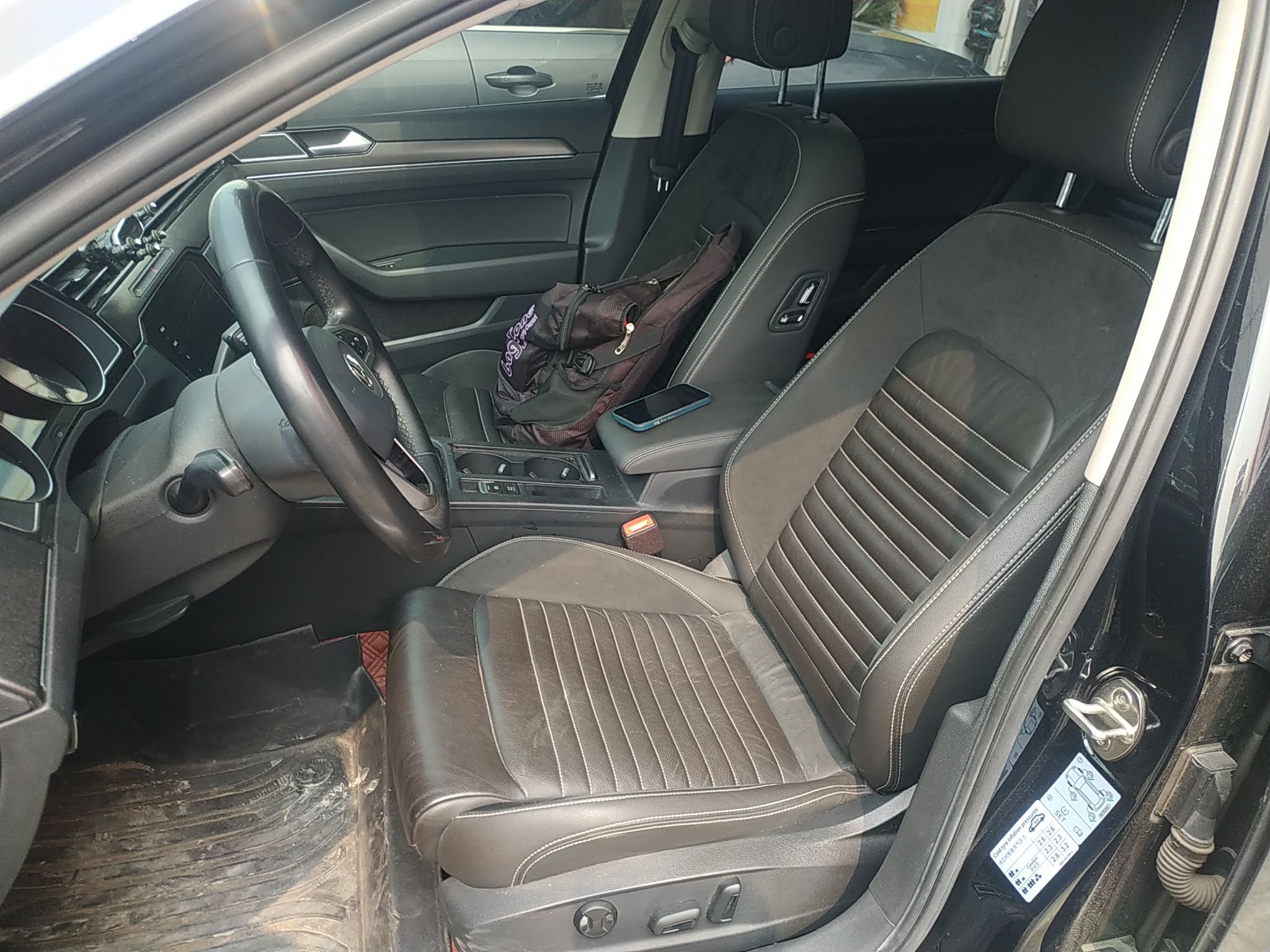 Переднее сиденье в автомобиле