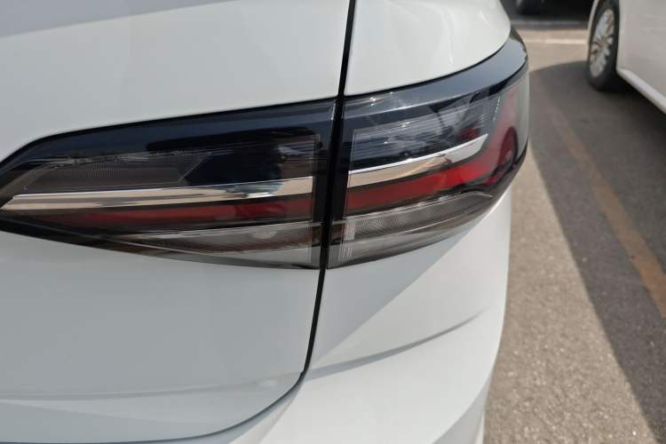 Used Volkswagen Lavida 2023 New Sharp 1.5L Automatic Excellent New Edition
