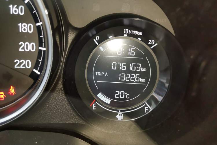 Used Honda XR-V 2015 1.5L LXi CVT Classic Edition Odometer Close Up